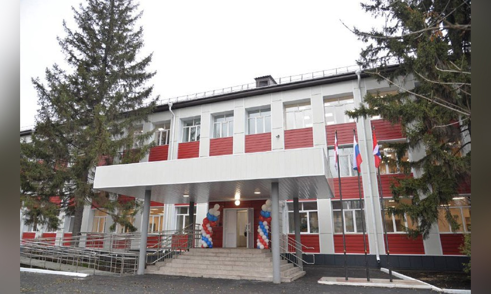 Для омских учеников капитально отремонтировали еще одну школу