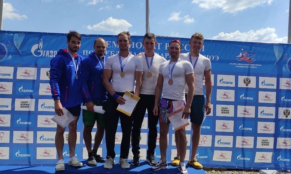 Омичи выиграли золото, серебро и бронзу чемпионата России по гребле на байдарках и каноэ