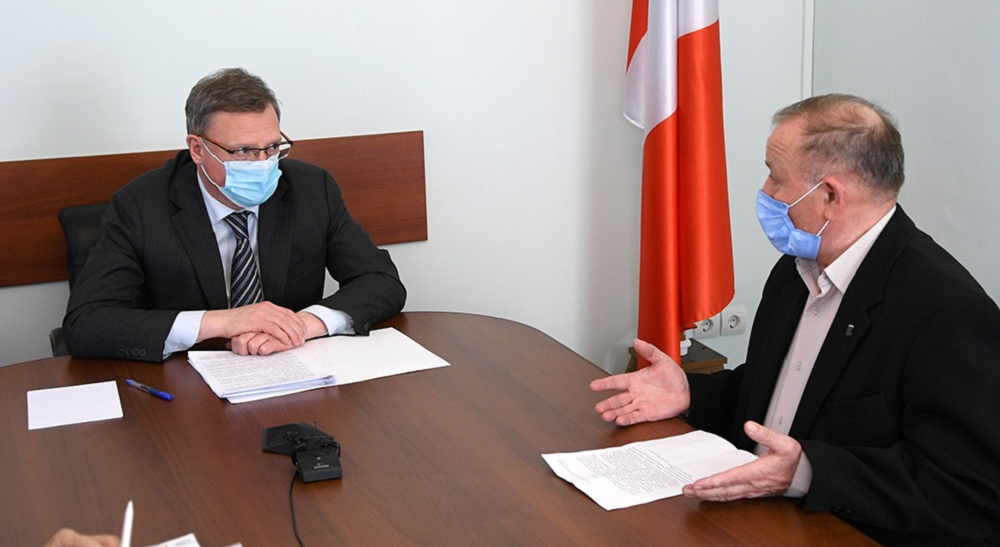 Александр Бурков на личном приёме пообщался с жителями районов Омской области