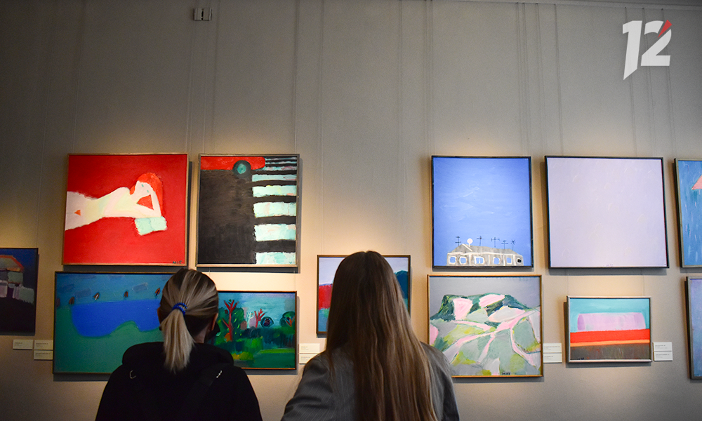 Омским школьникам и студентам начали поступать 5 тысяч рублей на Пушкинскую карту