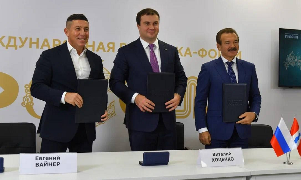Виталий Хоценко подписал соглашение о сотрудничестве с ГК «Титан» и Ассоциацией инвесторов «Прорыв»