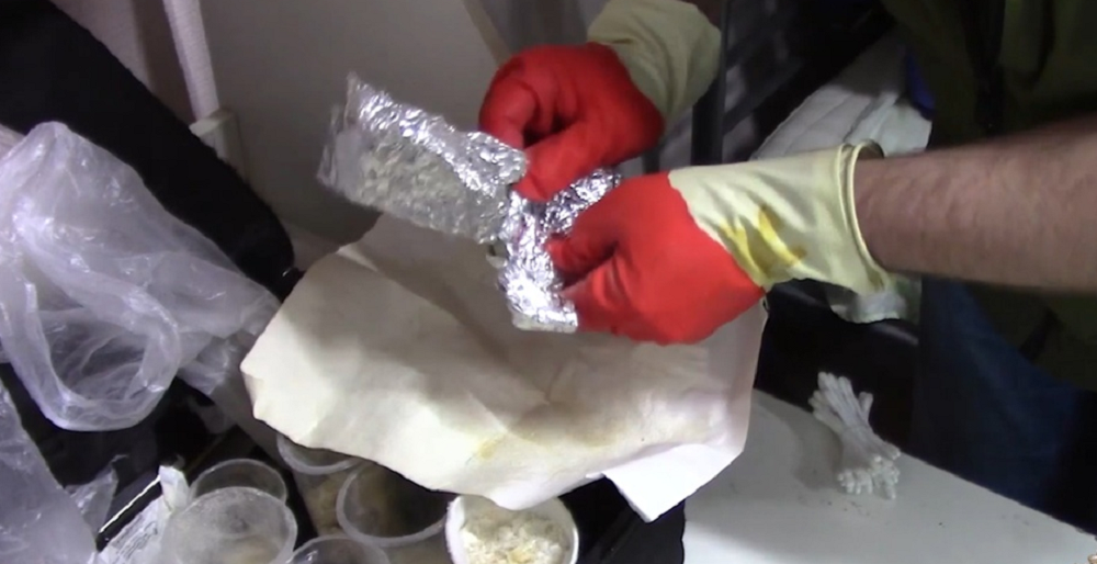 В Омске арестовали производителя, который обеспечивал работу восьми нарколабораторий в разных странах