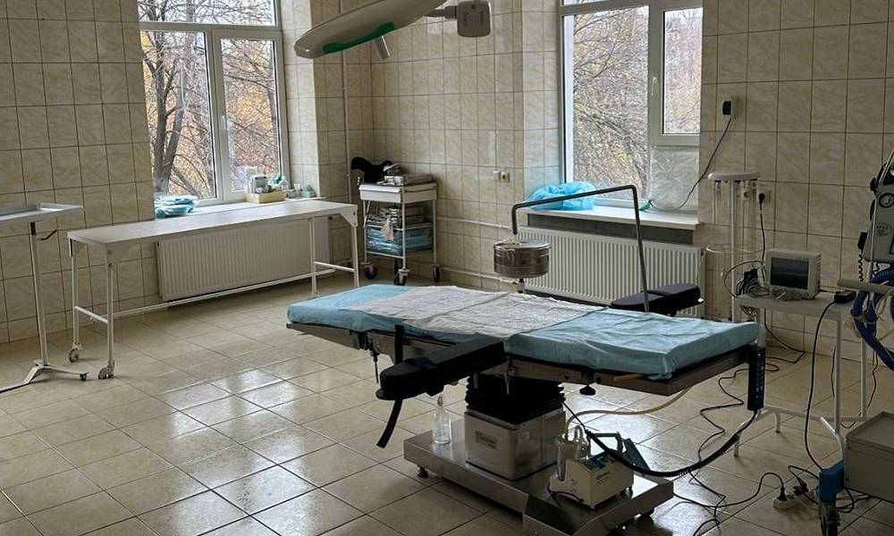 В роддом Стаханова доставили первую партию медицинского оборудования