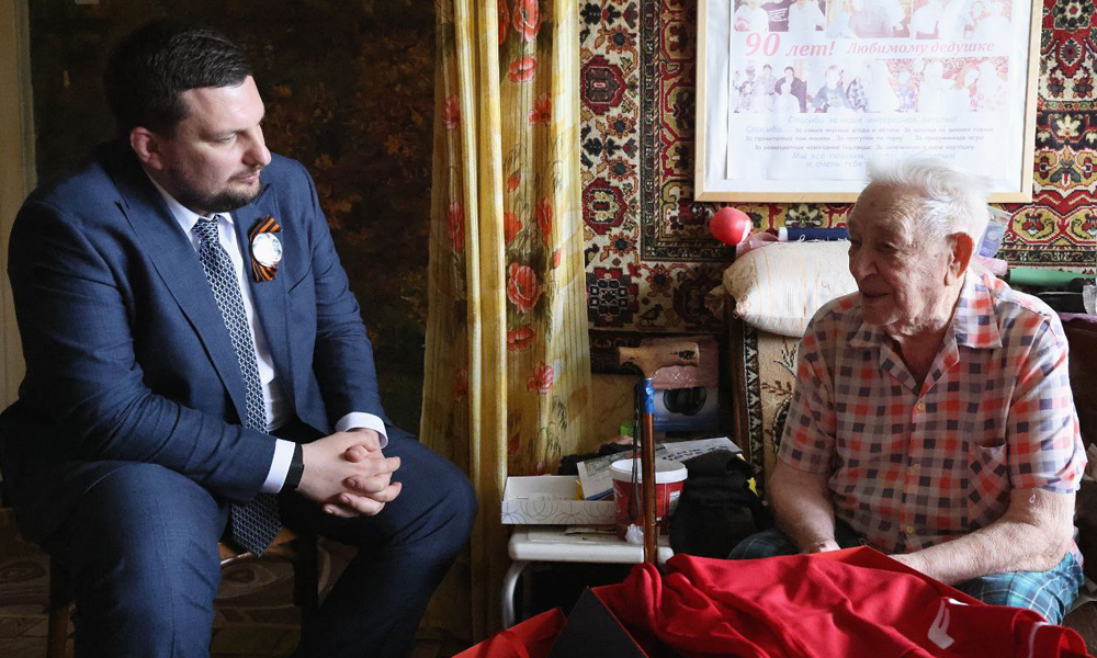 Иван Колесник поздравил 97-летнего ветерана с Днём Победы