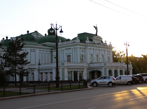 Александр Бурков обсудил с попечительским советом новый сезон омской Драмы