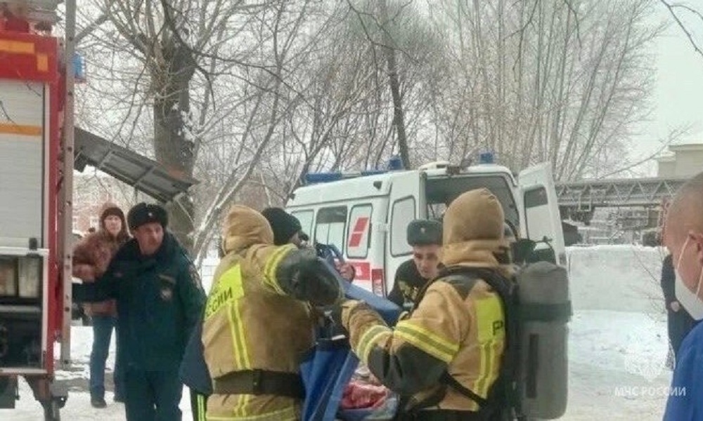 В пятиэтажном доме на проспекте Космическом загорелась квартира