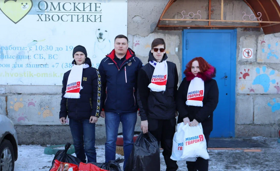 Депутат Евгений Леонтьев помог накормить питомцев приюта «Омские хвостики»