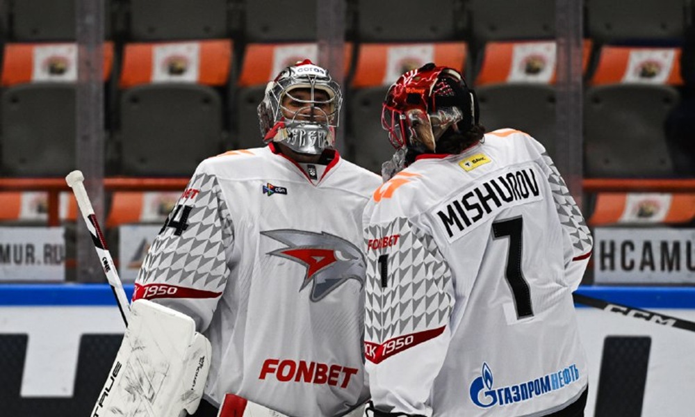 Омский «Авангард» победил в матче с «Амуром» со счётом 6:2 
