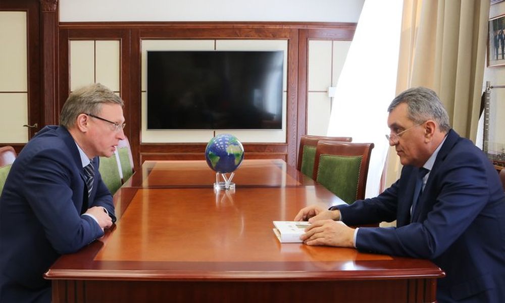 Нацпроекты в Омской области: Сергей Меняйло и Александр Бурков провели рабочую встречу