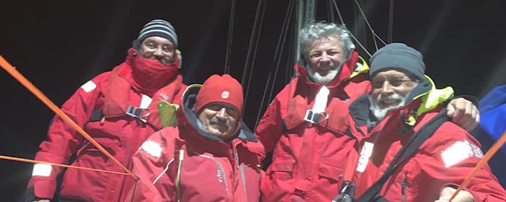 Судно "Академик Трёшников" добралось до омской яхты "Сибирь"