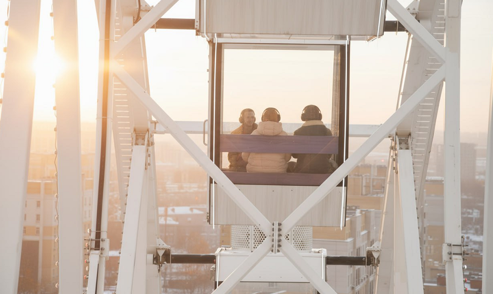 В Омске состоялась премьера спектакля на колесе обозрения 