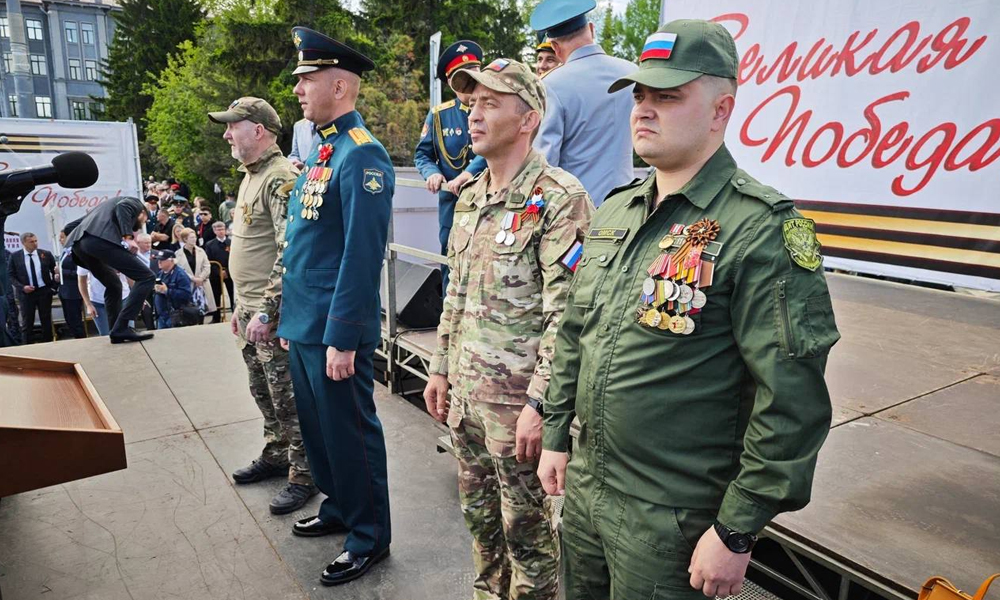 Участники программы «ПРОдвижение ГЕРОЕВ» прошли в колонне «Бессмертного полка» в Омске