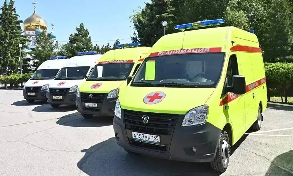 Омские медучреждения получили 15 новых машин скорой помощи