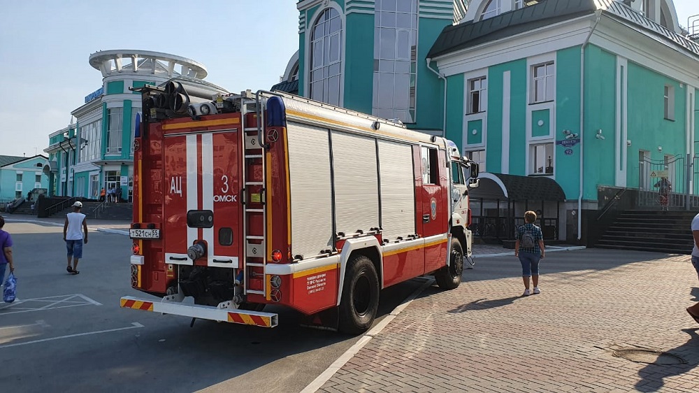 В Омске задымилось здание Железнодорожного вокзала 