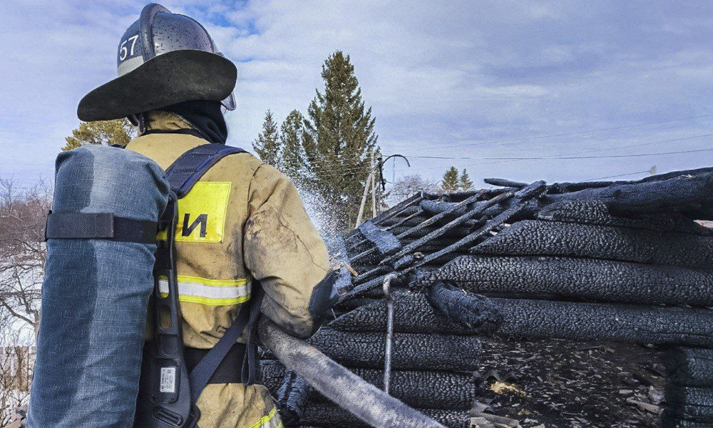 В Большеуковском районе загорелся жилой дом