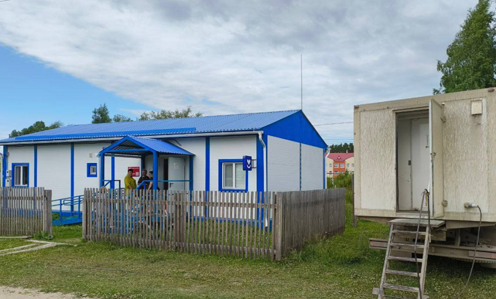 Более 200 жителей Тевриза получили консультации специалистов КМХЦ на выездном приёме