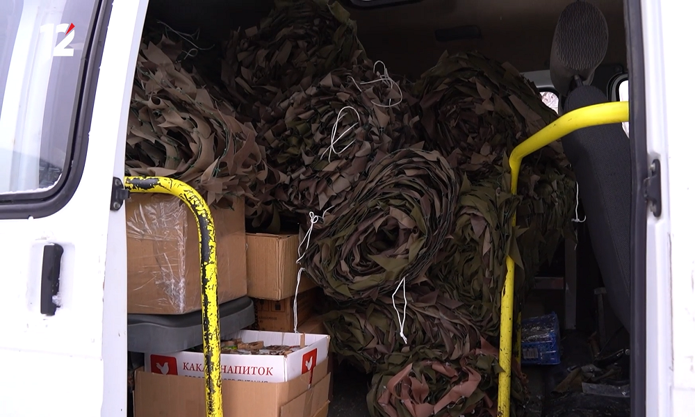 Бойцы на передовой получили маскировочные сети от омичей