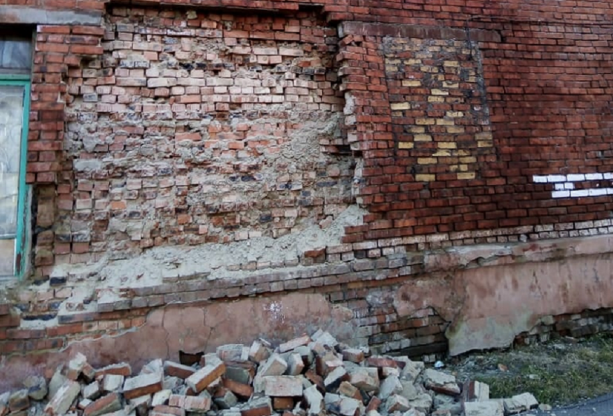 Прокуратура завершила проверку по факту обрушения части стены жилого дома в Омске