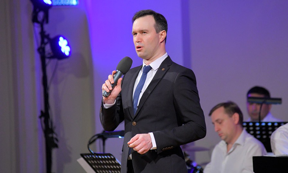 В Омской филармонии готовят праздничный концерт с песнями из репертуара Льва Лещенко (6+)