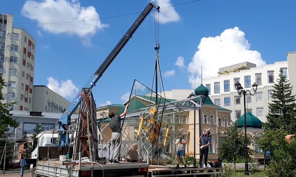 На фестивале «Зодчество в Сибири» омичи смогут битами разбить джамбо-стекло