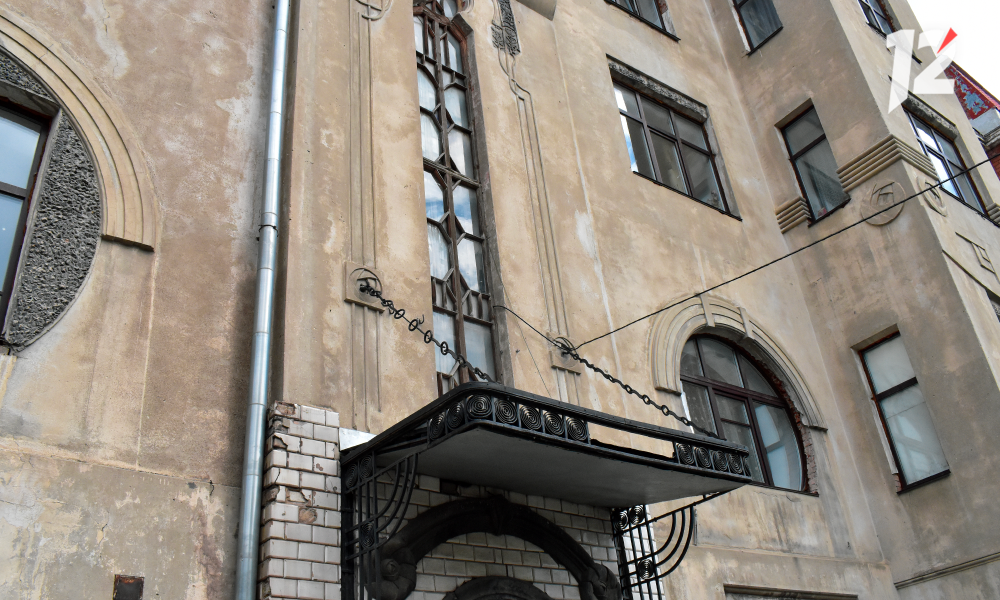 В Омске опять откладывается ремонт дома Печокас