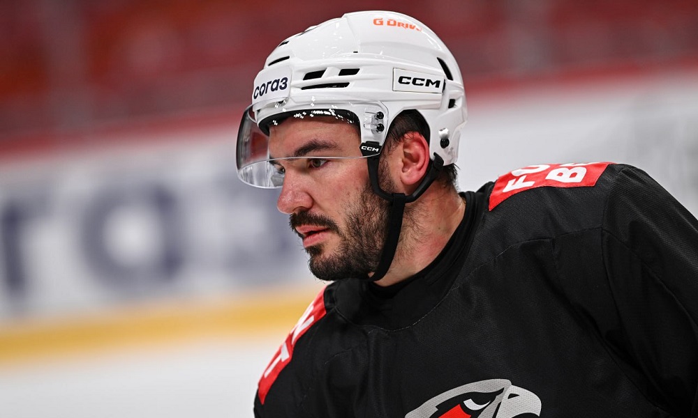 Защитник омского «Авангарда» Коледов рассказал о стратегии, с которой планируют победить «Трактор» 