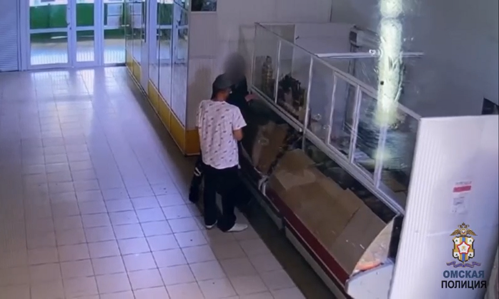 Двум омичам грозит срок за кражу сыра из продуктового магазина 