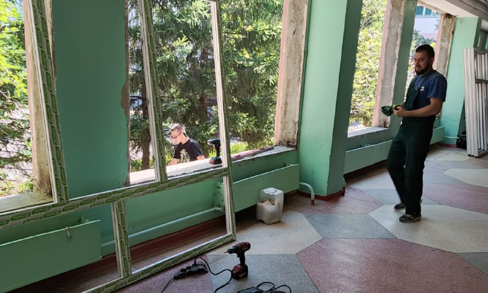 В омском лицее № 74 отремонтировали спортивный зал на средства мецената 