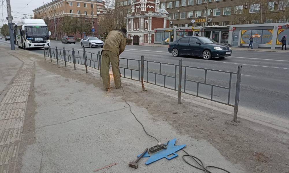 Возле омских школ и детских садов установят 14 тысяч метров ограждений