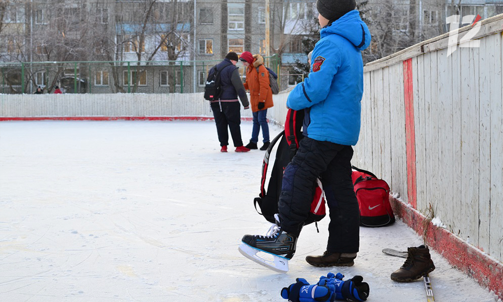 В Омске до конца недели зальют все хоккейные площадки 