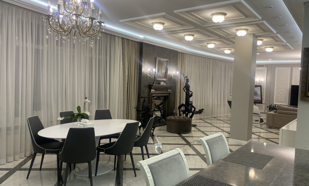 В Омске коллекционер предметов искусства выставил на продажу квартиру за 27,5 млн рублей 