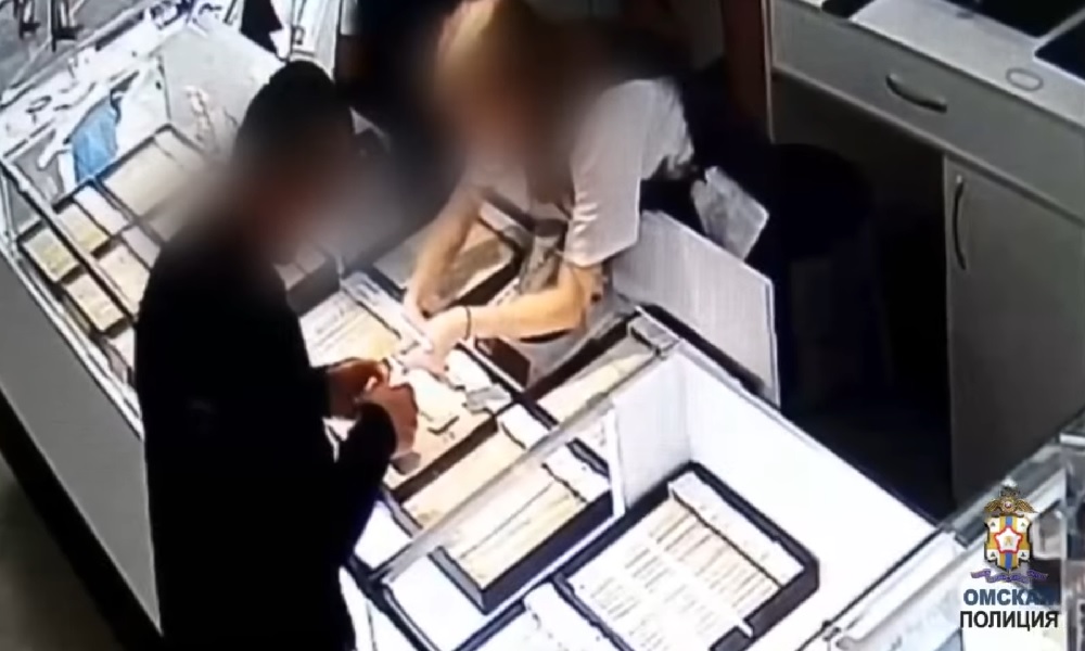 Полицейские задержали омича, обокравшего ювелирный салон