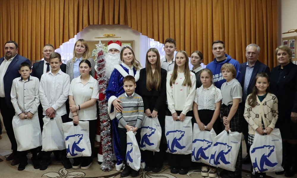 Омское отделение «Единой России» проводит новогодние мероприятия для семей участников СВО