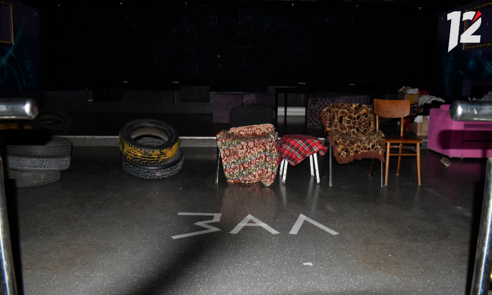 Две сцены и балкон для вещей: актёры ЦСД-Омск продолжают обустраивать помещение бывшей «Атлантиды» [ФОТО]