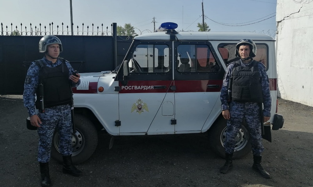 Омские росгвардейцы помогли вернуться домой 69-летнему мужчине, страдающему деменцией