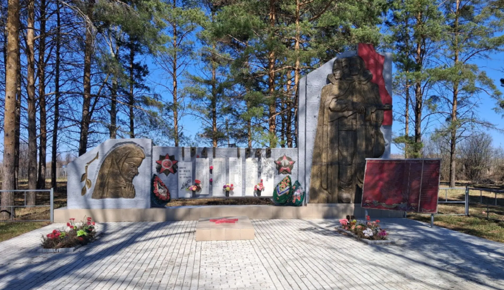Обновлённые по инициативе жителей Омской области памятники привели в порядок ко Дню Победы