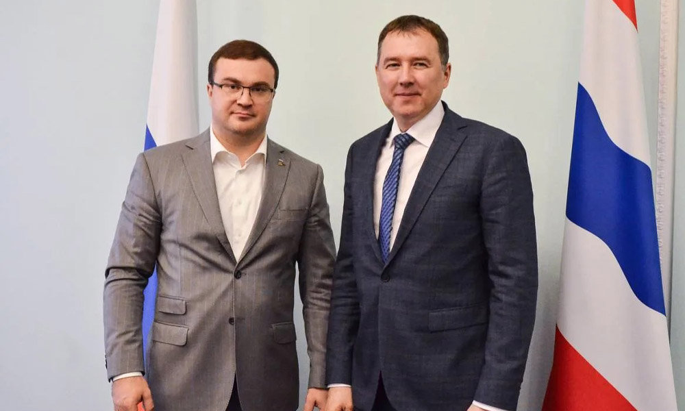 Виталию Хоценко представили нового гендиректора Омского НПЗ