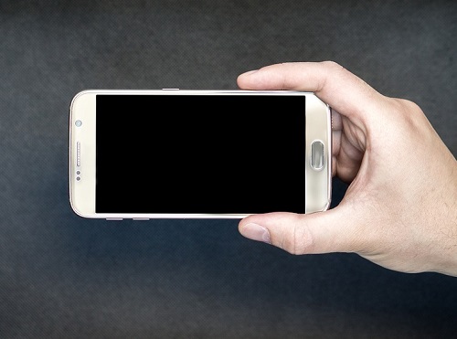 Омский студент купил телефон-призрак у продавца с хорошей репутацией