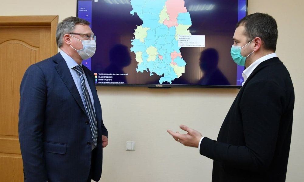 Ответы без отписок: Александр Бурков посетил открывшийся в Омске Центр управления регионом 