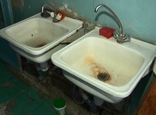 Жители омского общежития страдают от коммунальных проблем