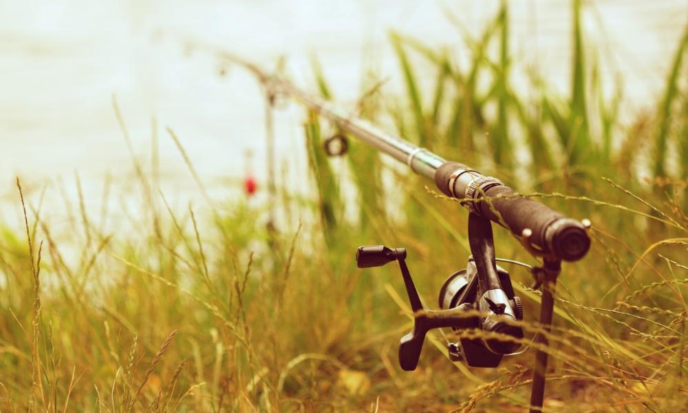 Поисковики спасли 49-летнего омича, которому стало плохо во время рыбалки