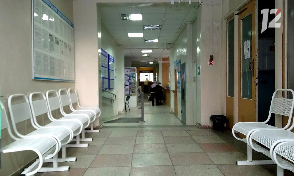 Омским сельским медикам разрешат сменить место работы раз в 5 лет, заявил Виталий Хоценко 