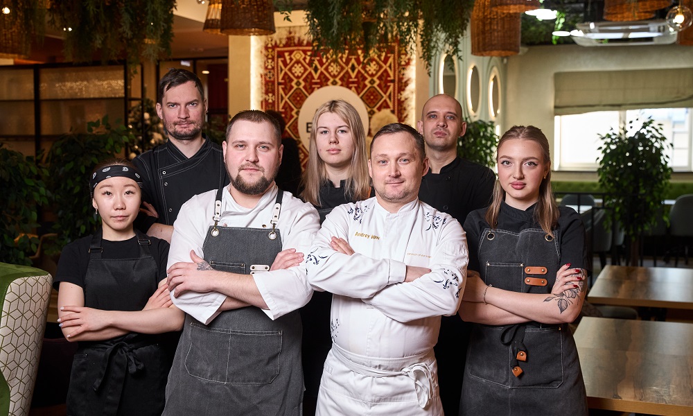 Омичей приглашают в грузинский ресторан с душой искусства и вкусом огня «Джовани»