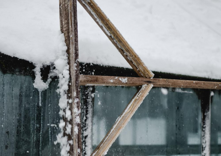 Омичи стали чаще покупать товары для уборки снега