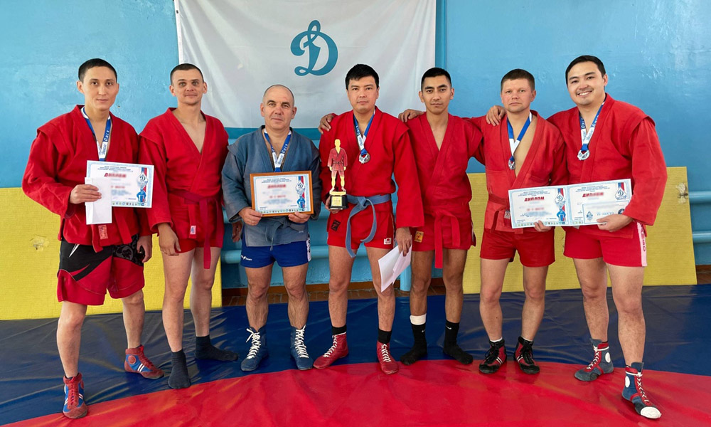 В Омске прошли соревнования по самбо среди сотрудников правоохранительных органов