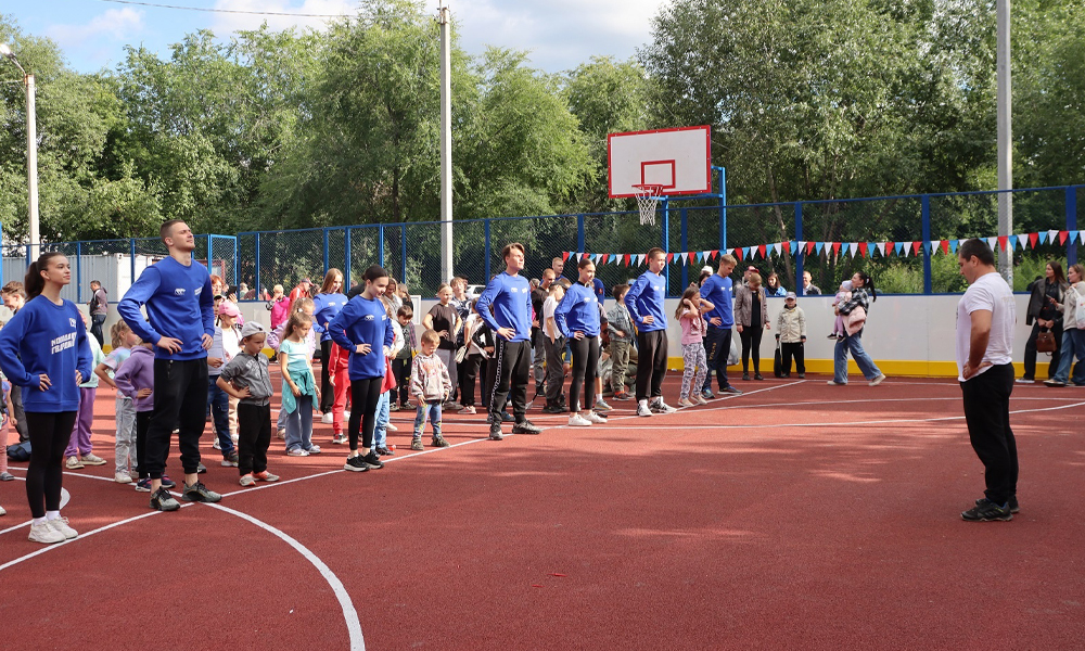 В Кировском округе Омска обновили хоккейную коробку при поддержке «Единой России»  