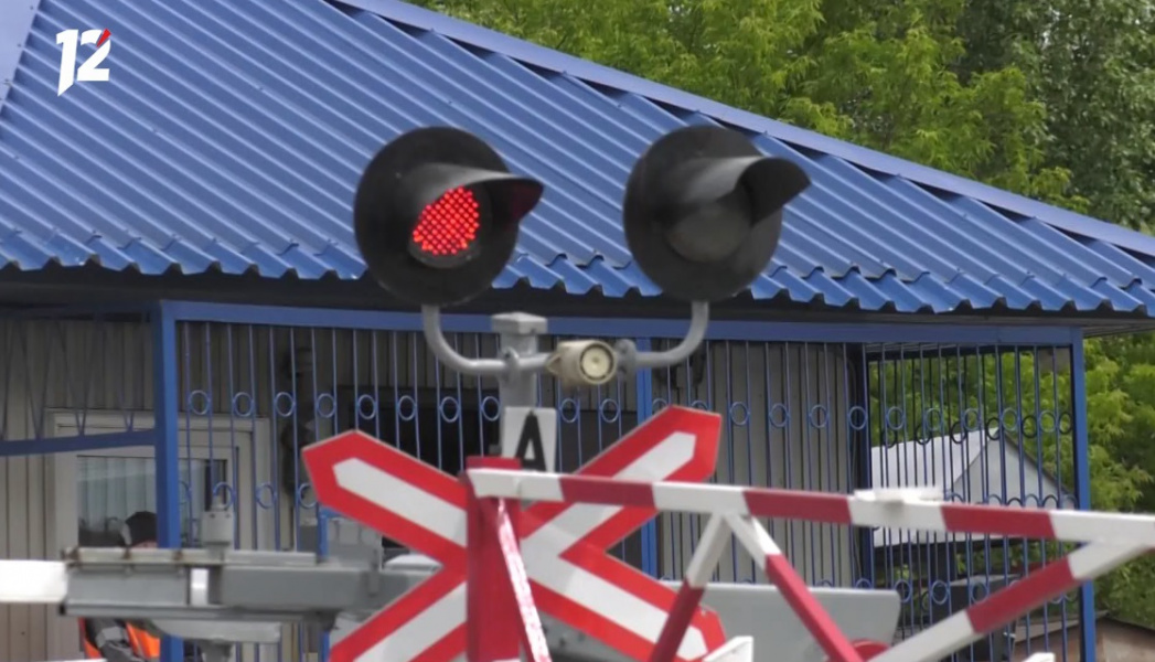 С начала года в Омской области зафиксировали около 100 нарушений ПДД на железной дороге