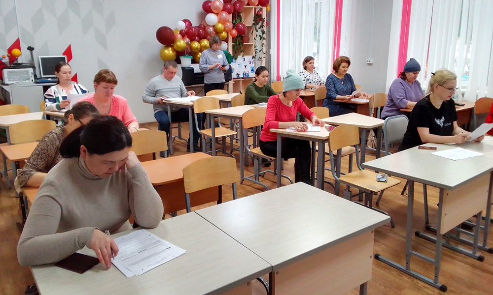 Омские родители поменялись ролями с детьми на пробном ЕГЭ