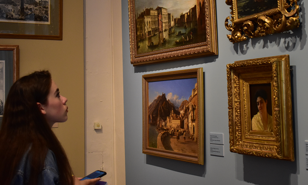 Омичи могут полюбоваться видами Италии, Крыма и стран Азии, не уезжая из города