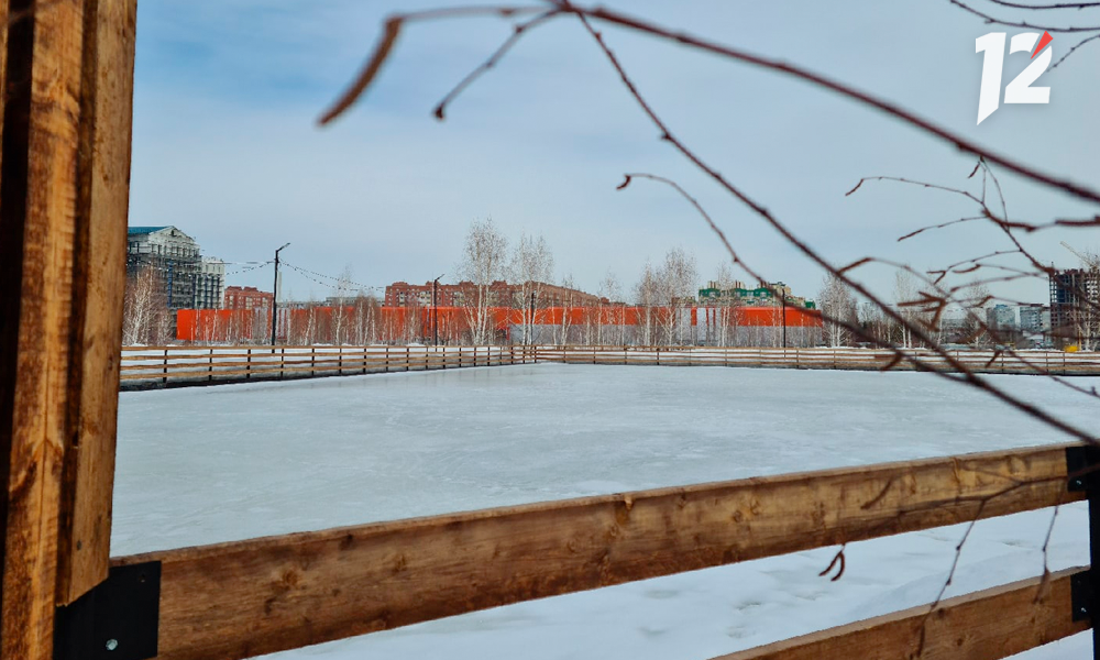 В Октябрьском округе Омска зальют 18 катков